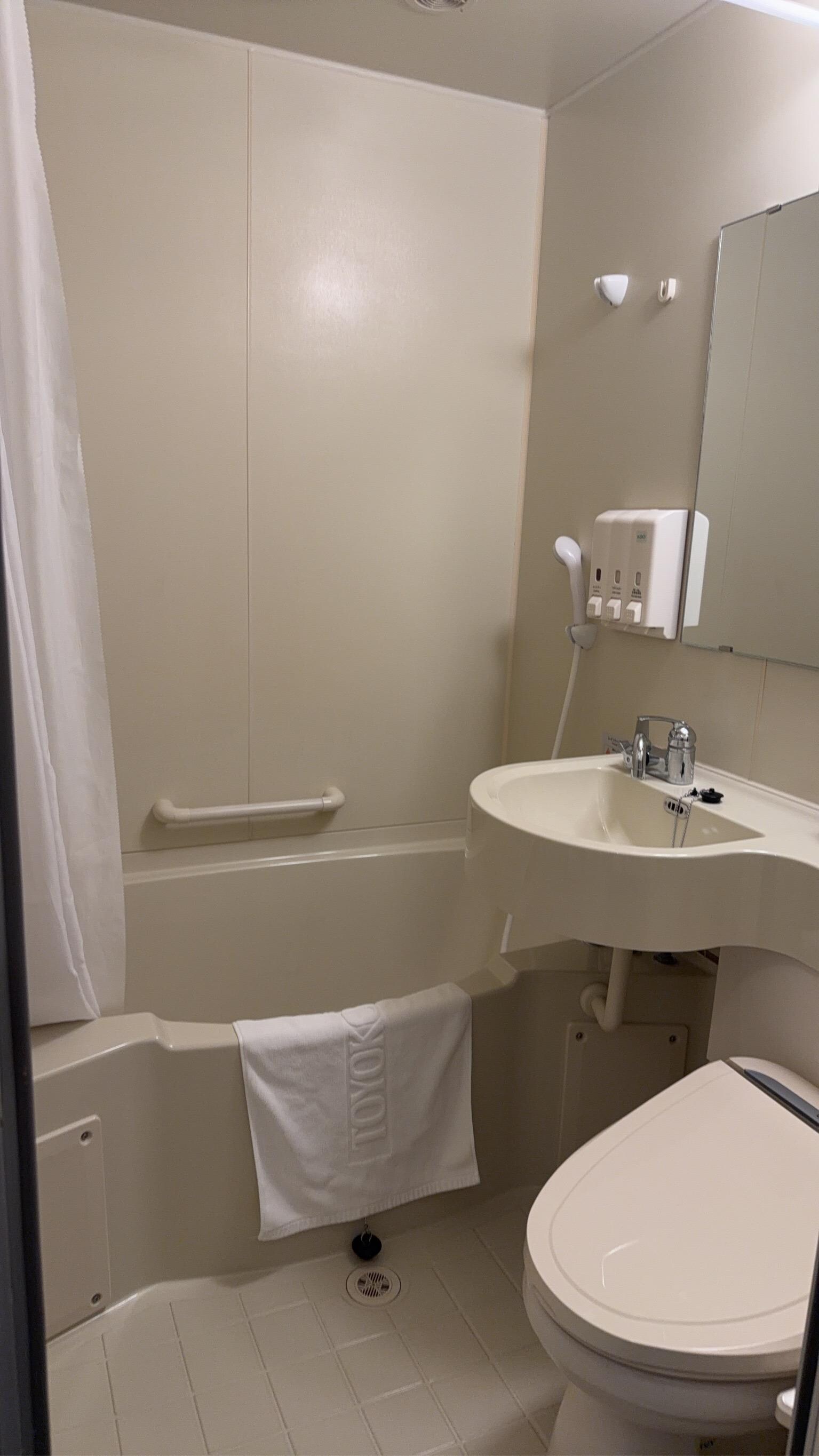 お湯を腰ぐらいまで貯めることができる浴槽