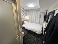 Great room for a solo traveler with good air con, mini fridge and private bathroom