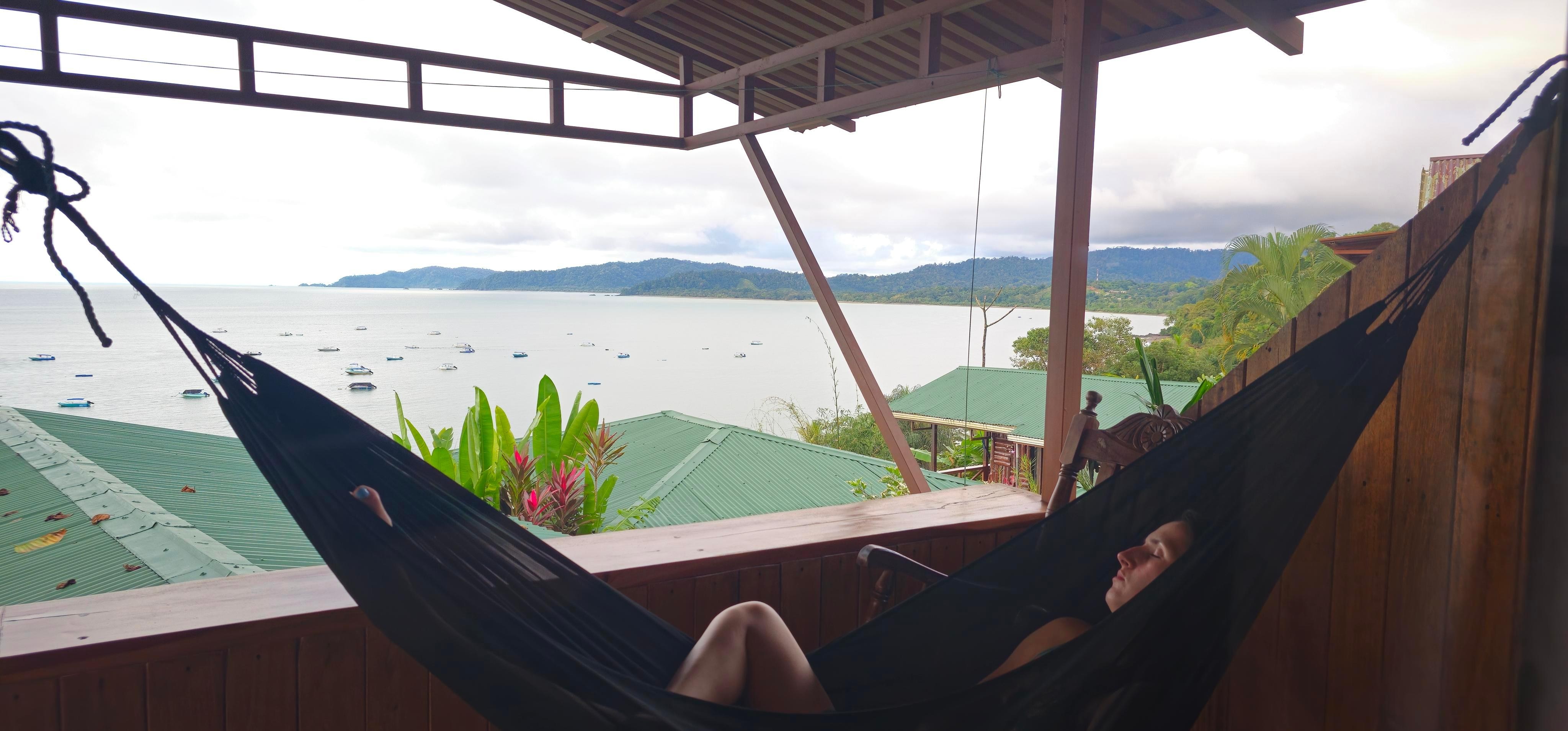 Balcony with hamac , océan view (perfect for afternoon naps!)