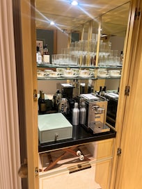 Mini bar and tea and coffee making facilities
