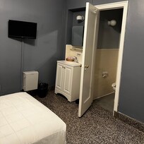 Enkeltværelse med half bath