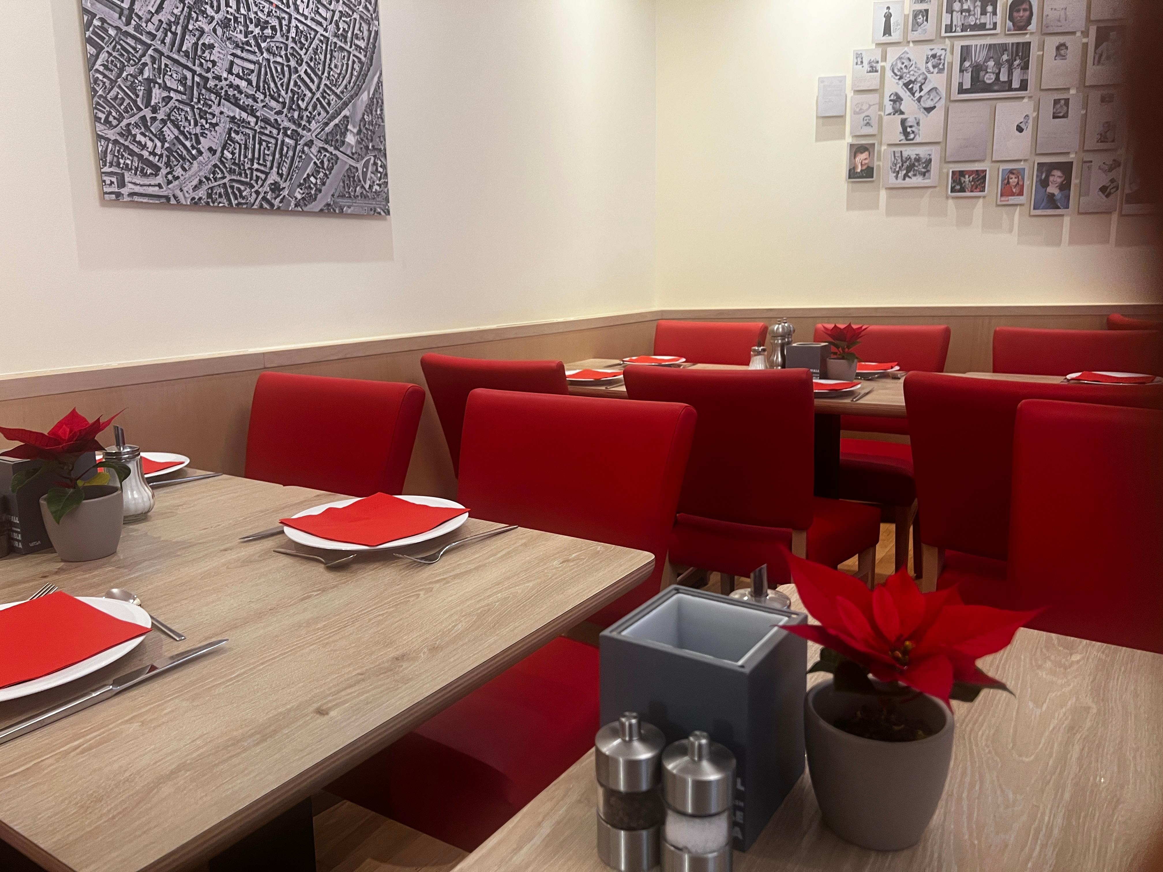 Nicely decorated breakfast area