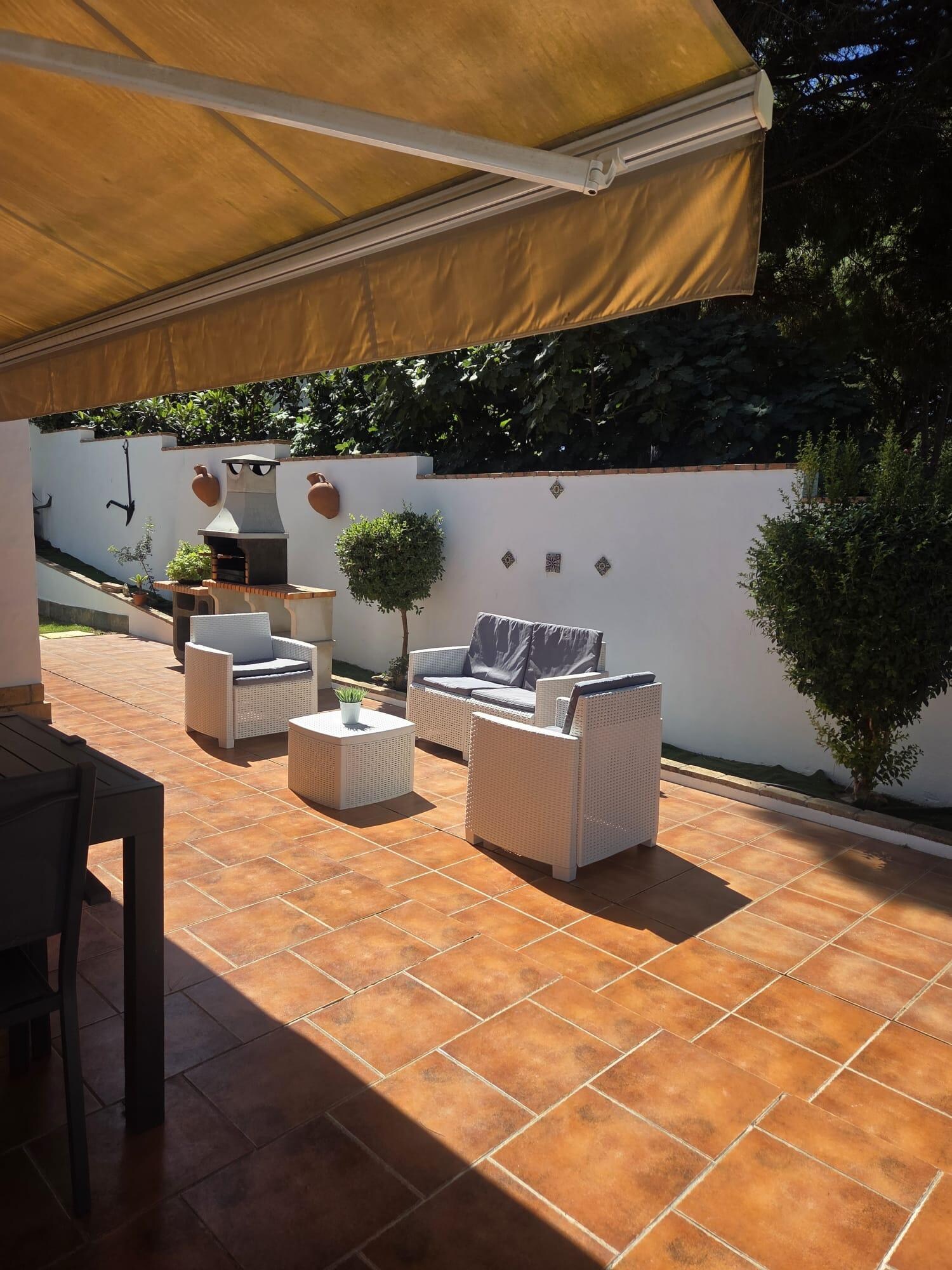 Terrassenbeteich mit Loung-Möbeln