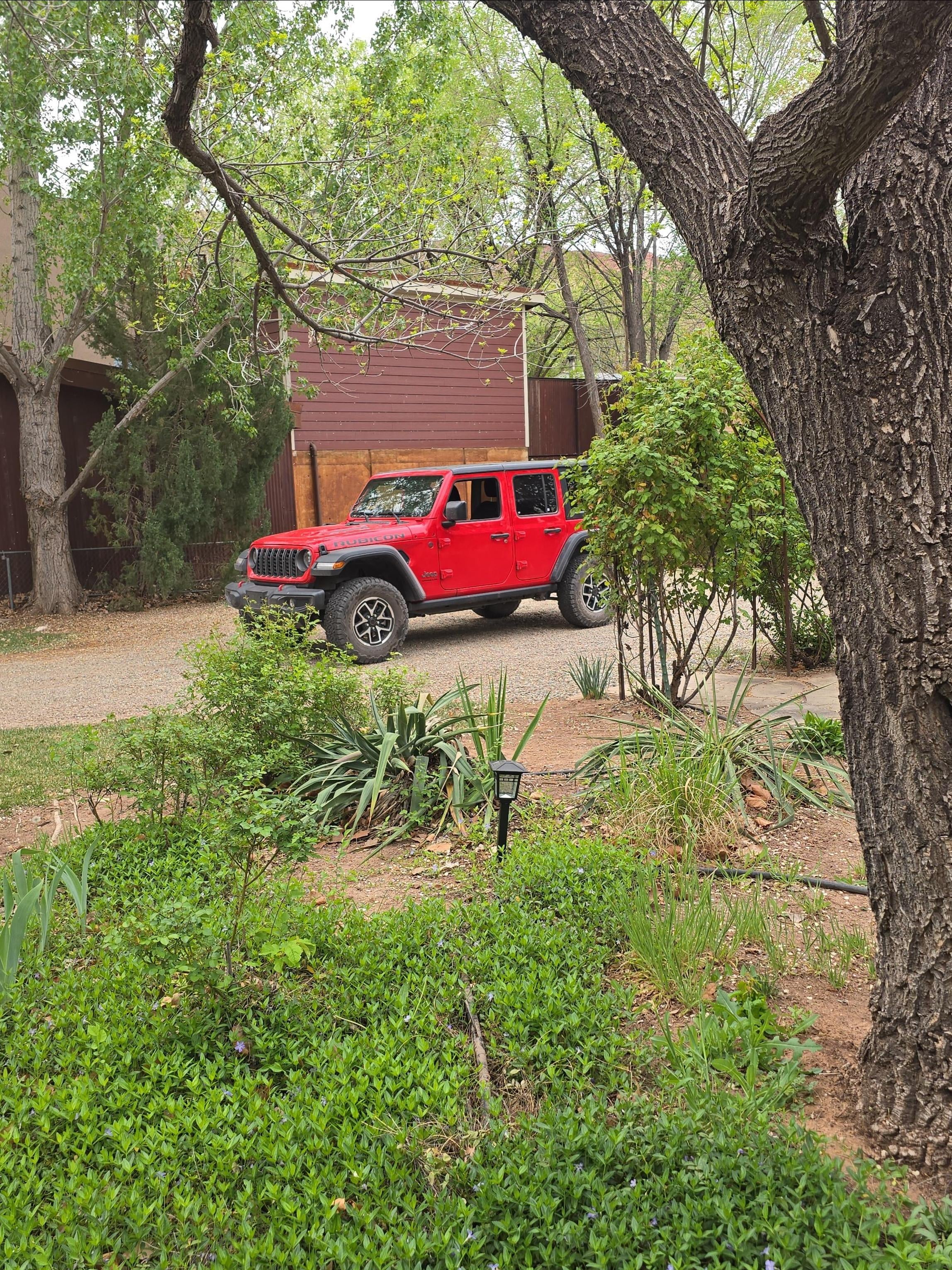 Large open courtyard with ample parking.   Real hidden treasure here!
