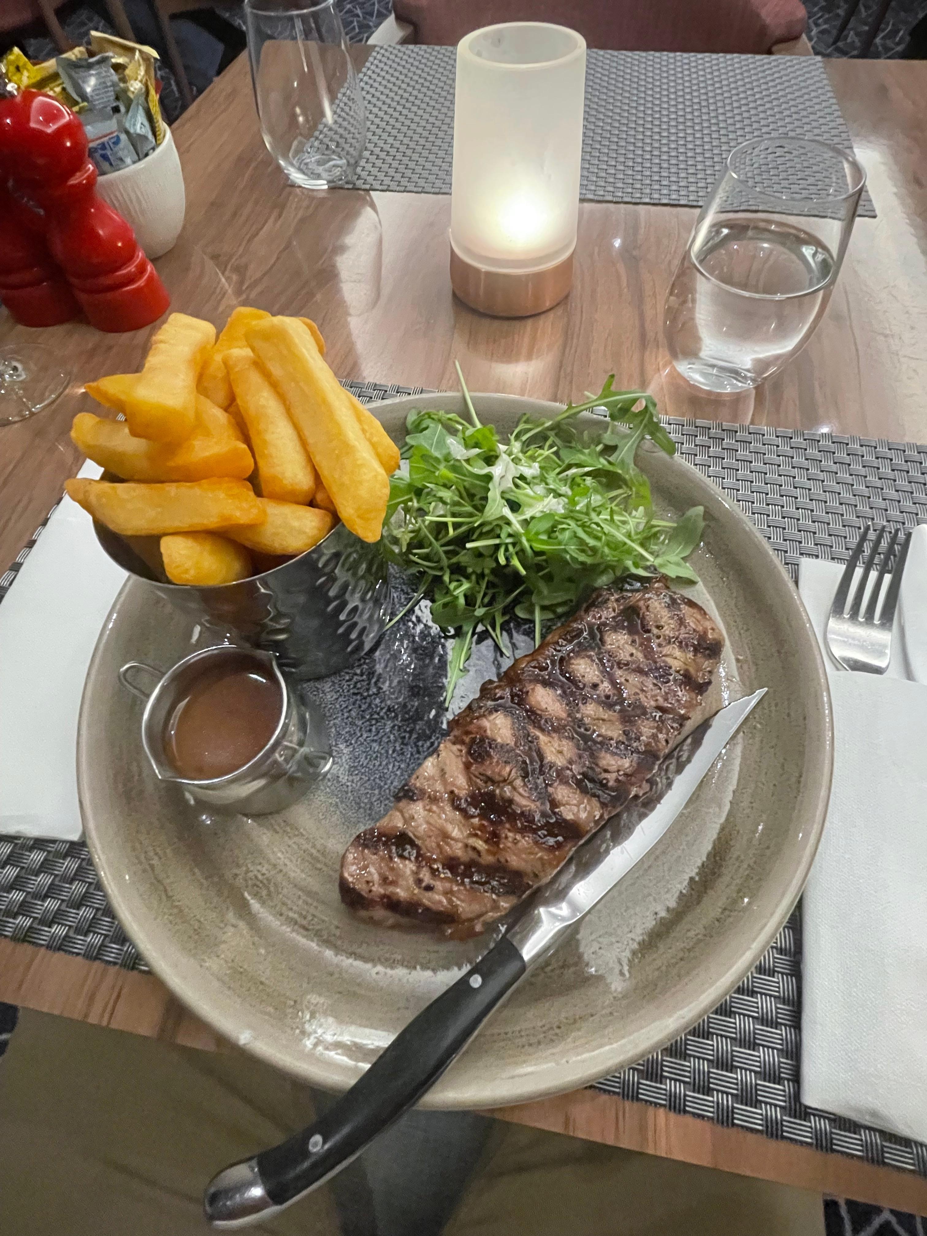 Surrey farm steak, no cherry tomatoes or portobello mushrooms served, make sure you request them ! 