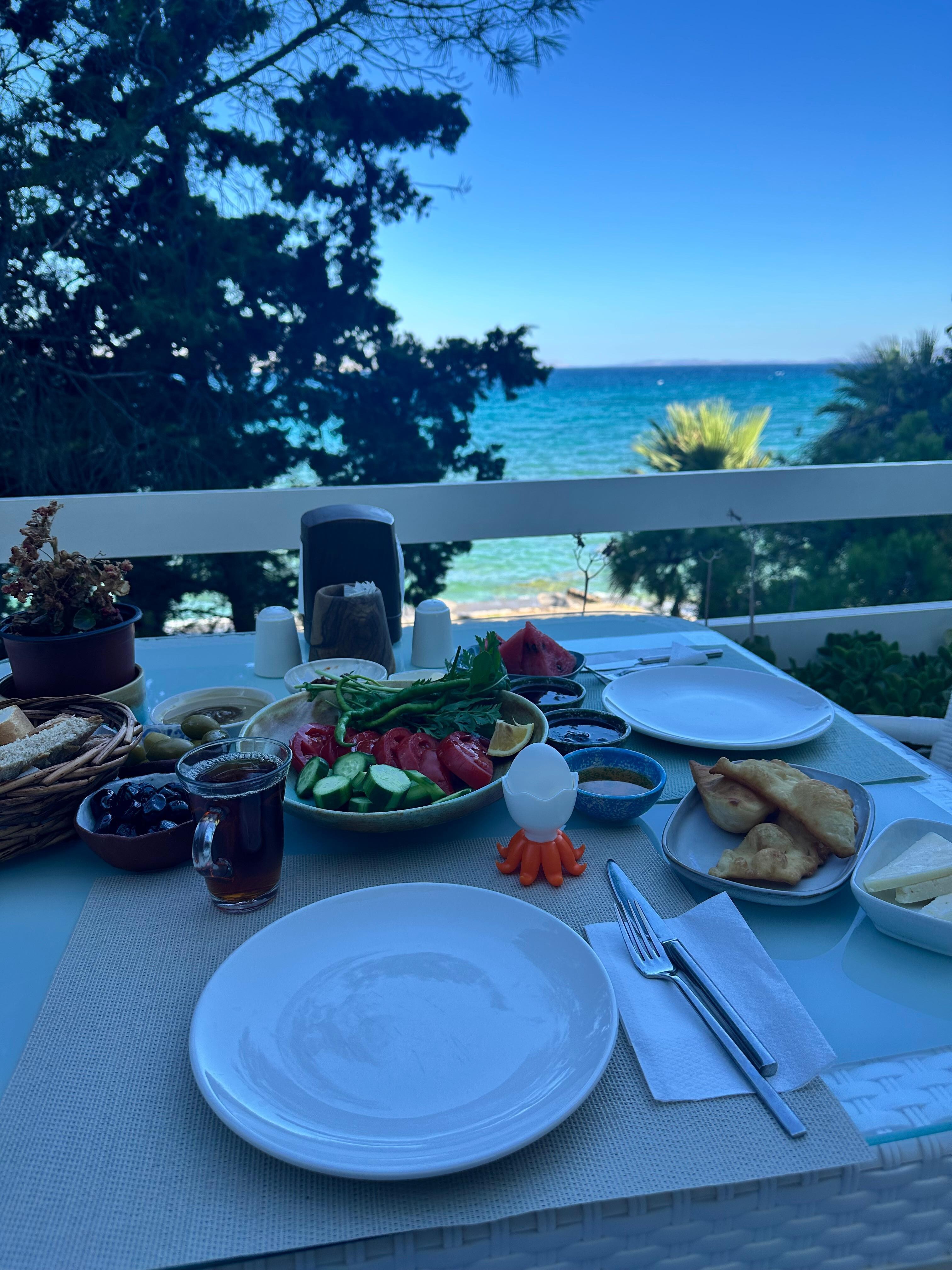 Kahvaltı ve manzara 