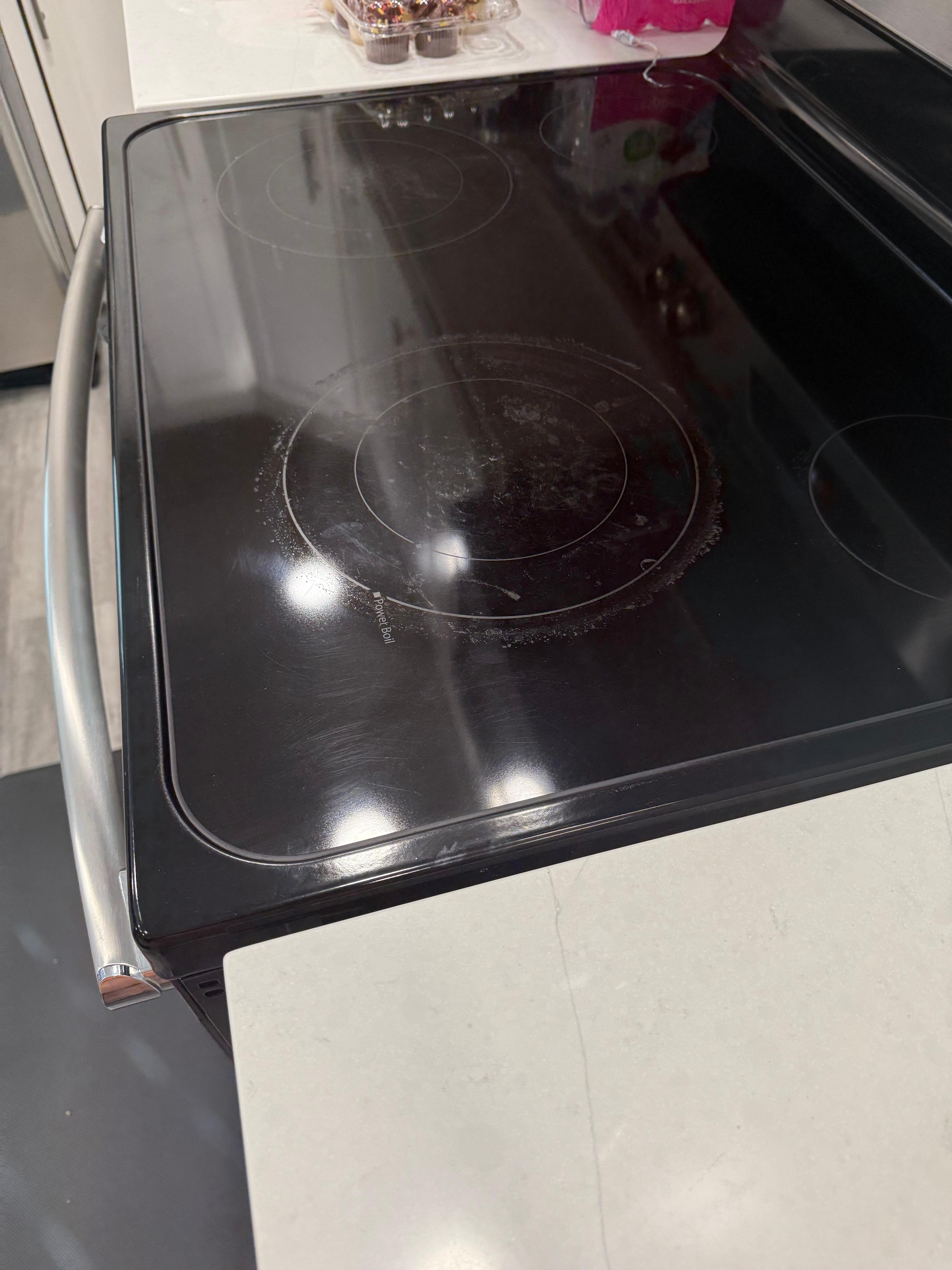 Stovetop needs a serious cleaning- we did not use it