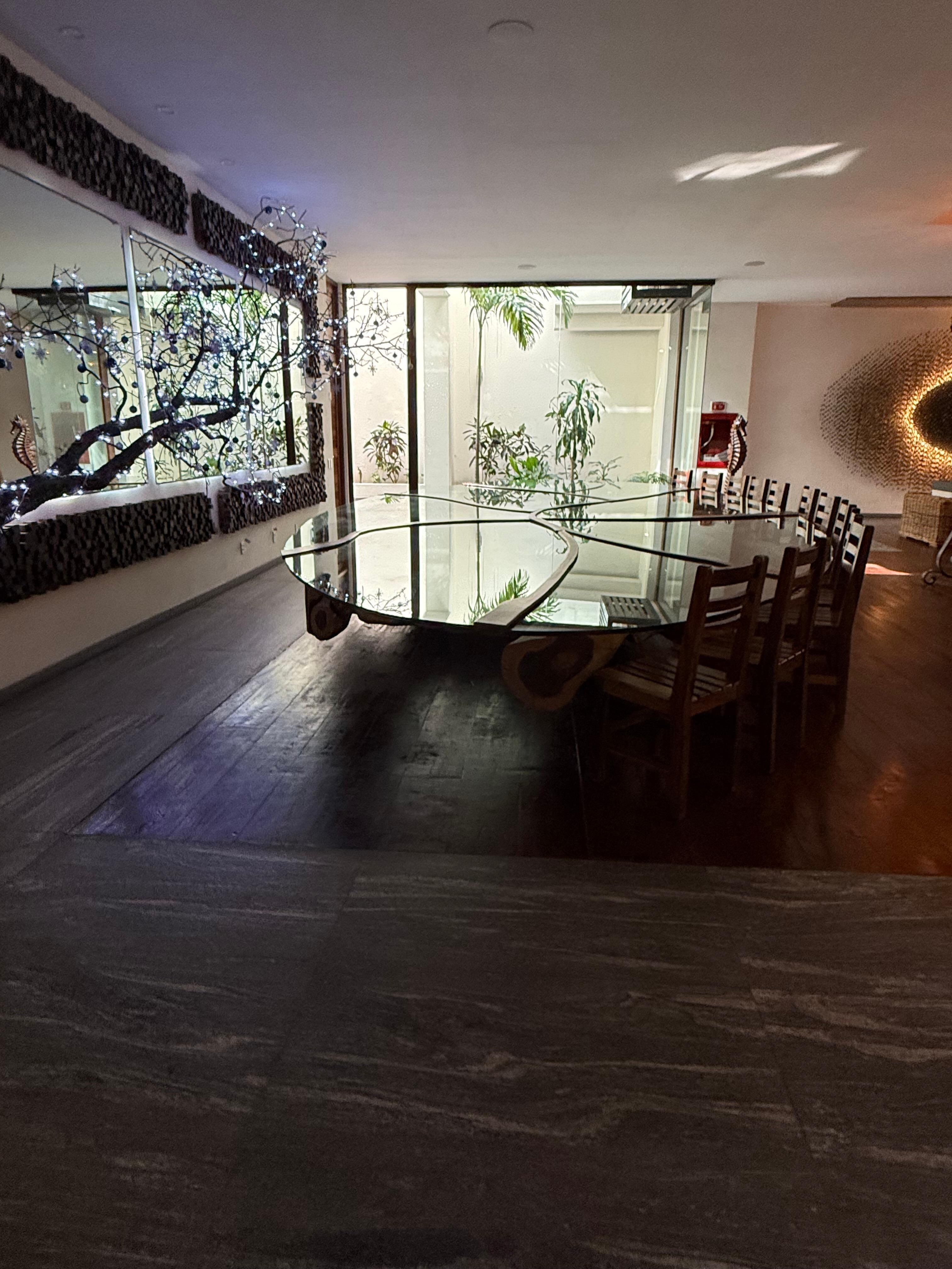 Lobby and room are very well decorated 