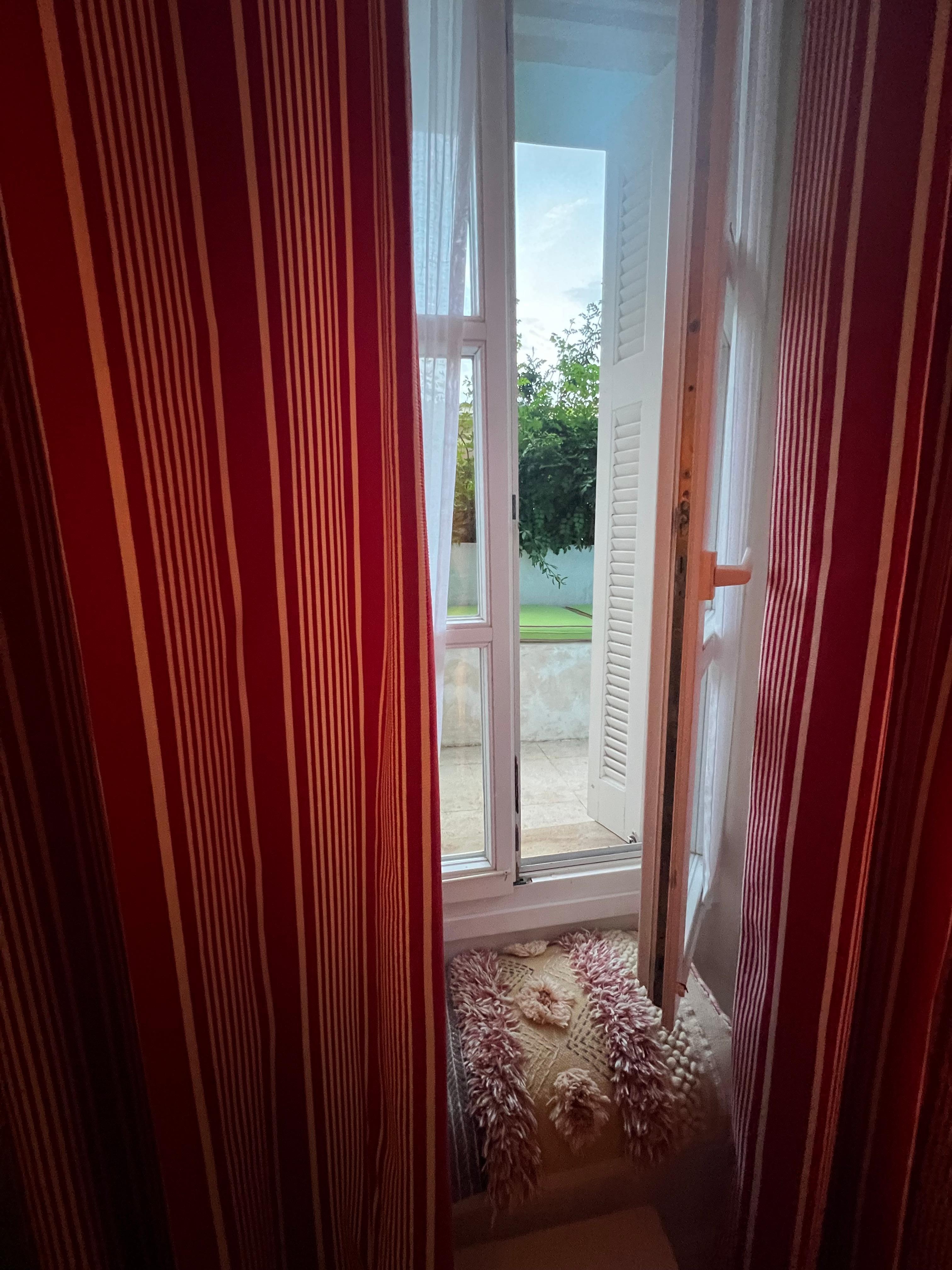 This window led to a balcony situation but the other rooms windows could see you and come there too