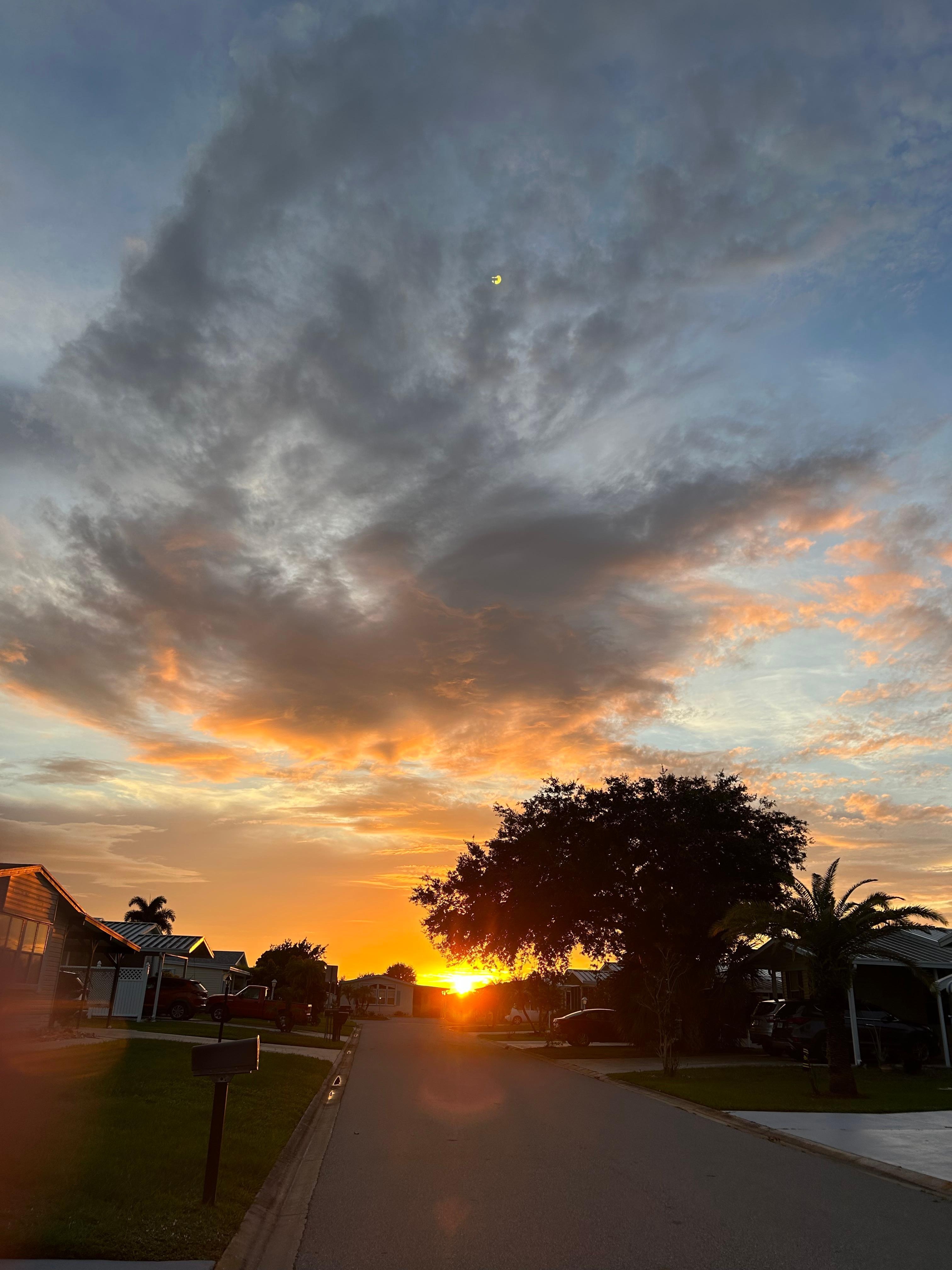 Sunset in the neighborhood 