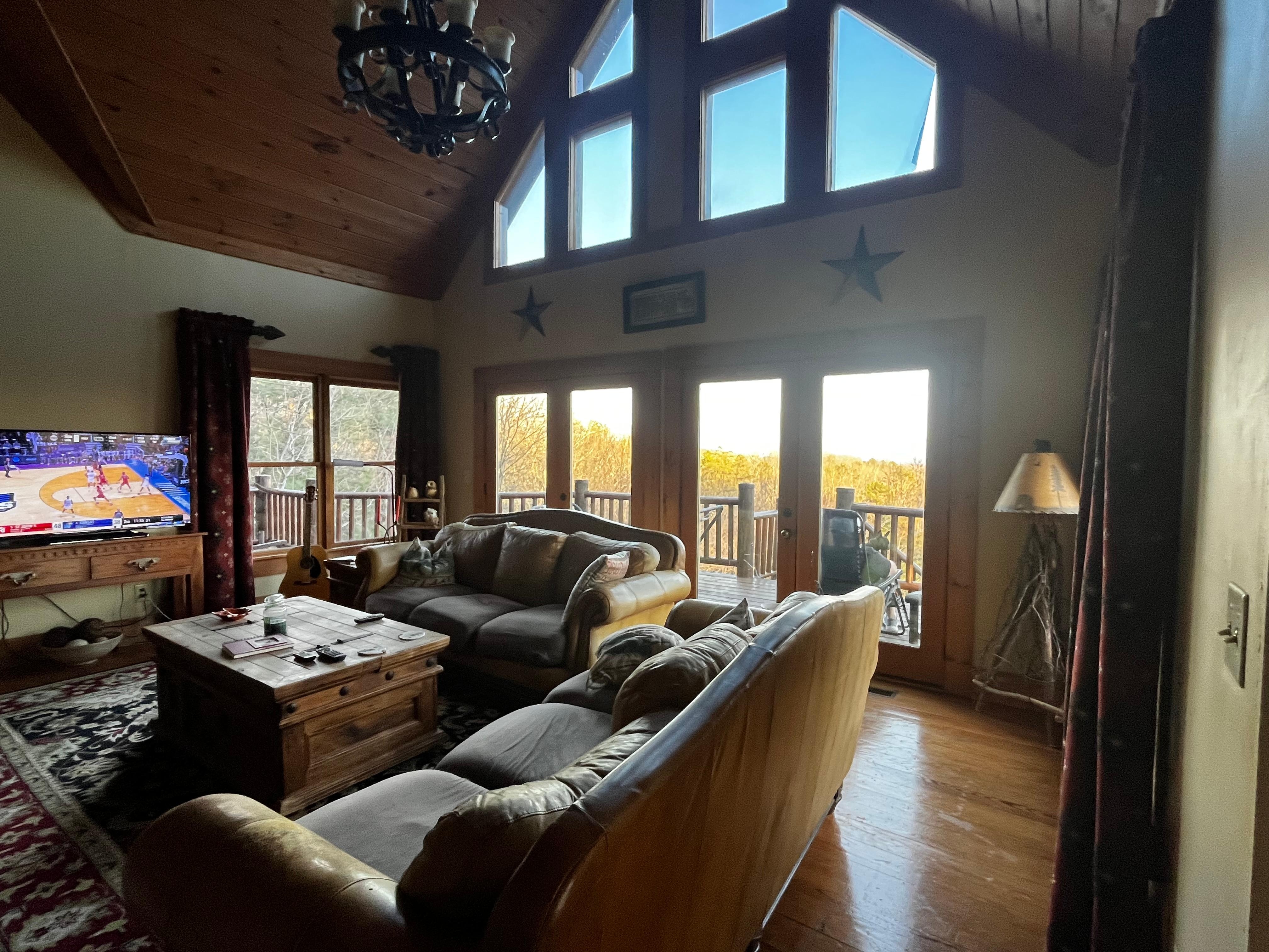 Bright & comfortable living room