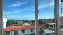 Área del restaurante con excelente vista al mar