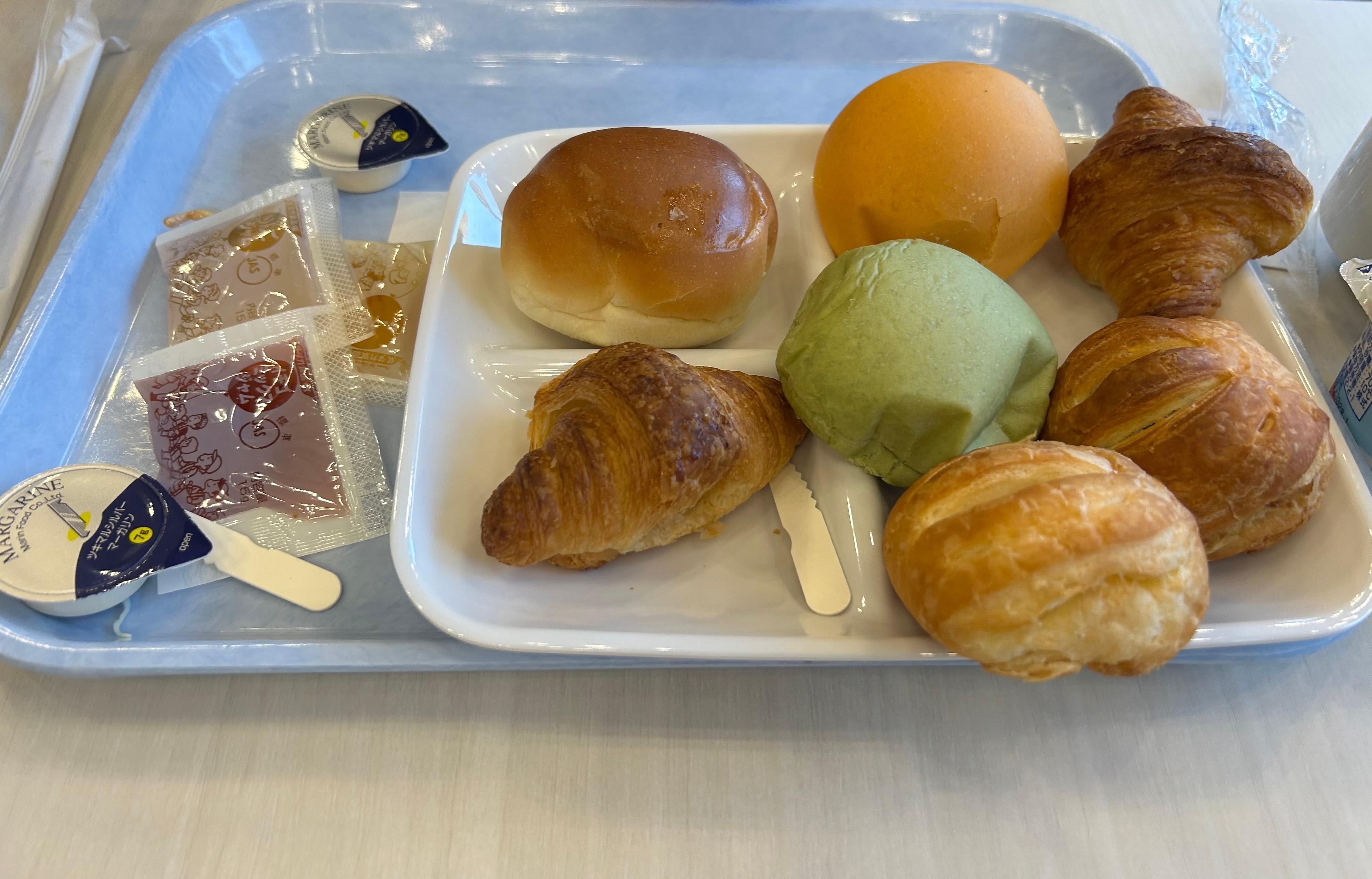 無料のビュッフェ朝食。