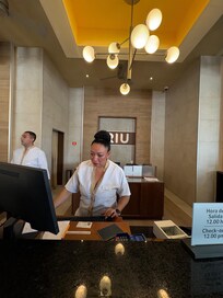 Súper linda la gente de recepción especial ella!.