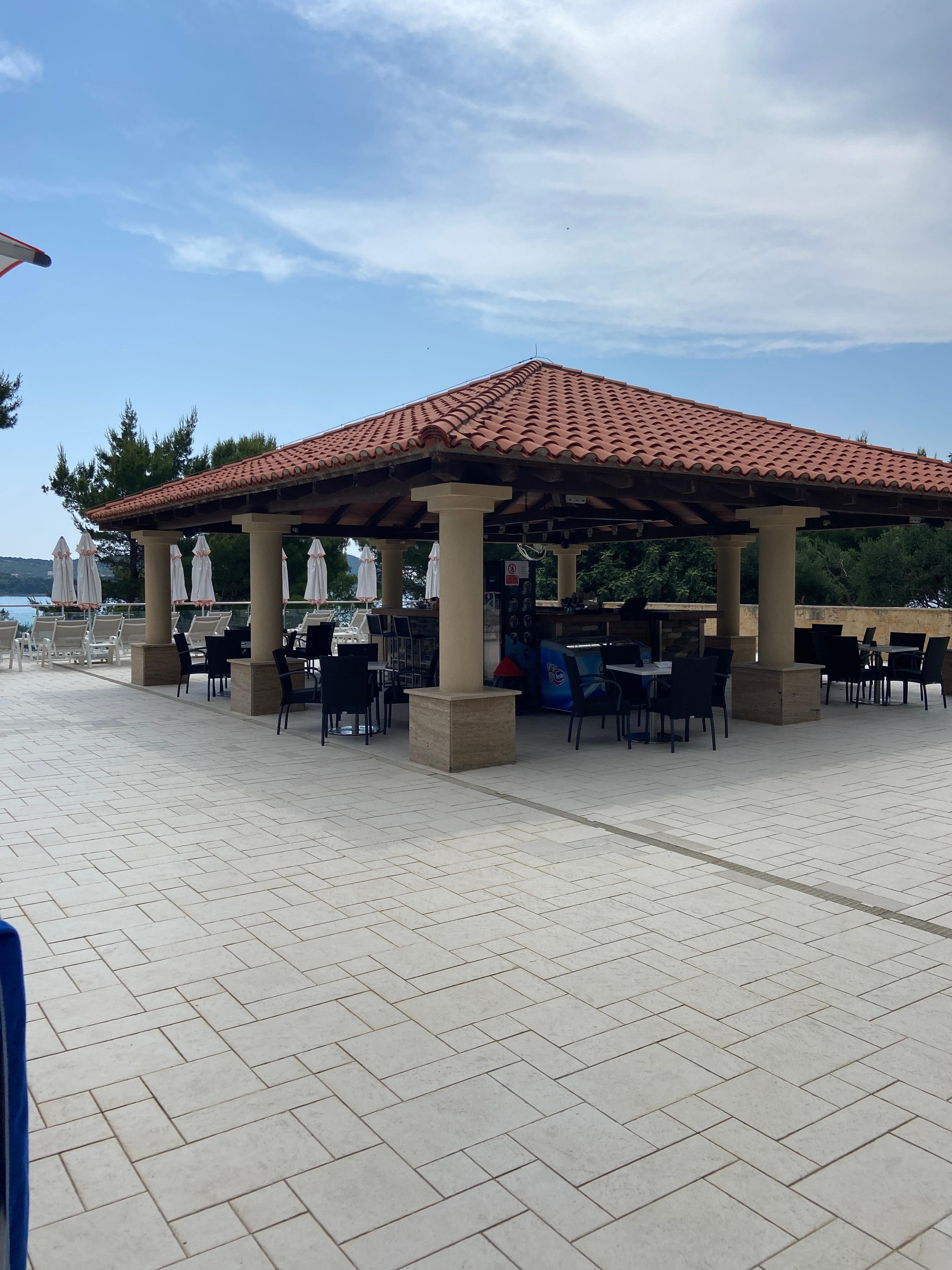 Outside bar