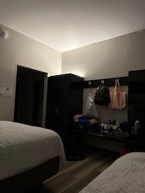Setup very well for a short stay! We were so comfy! And the lighting was relaxing too!