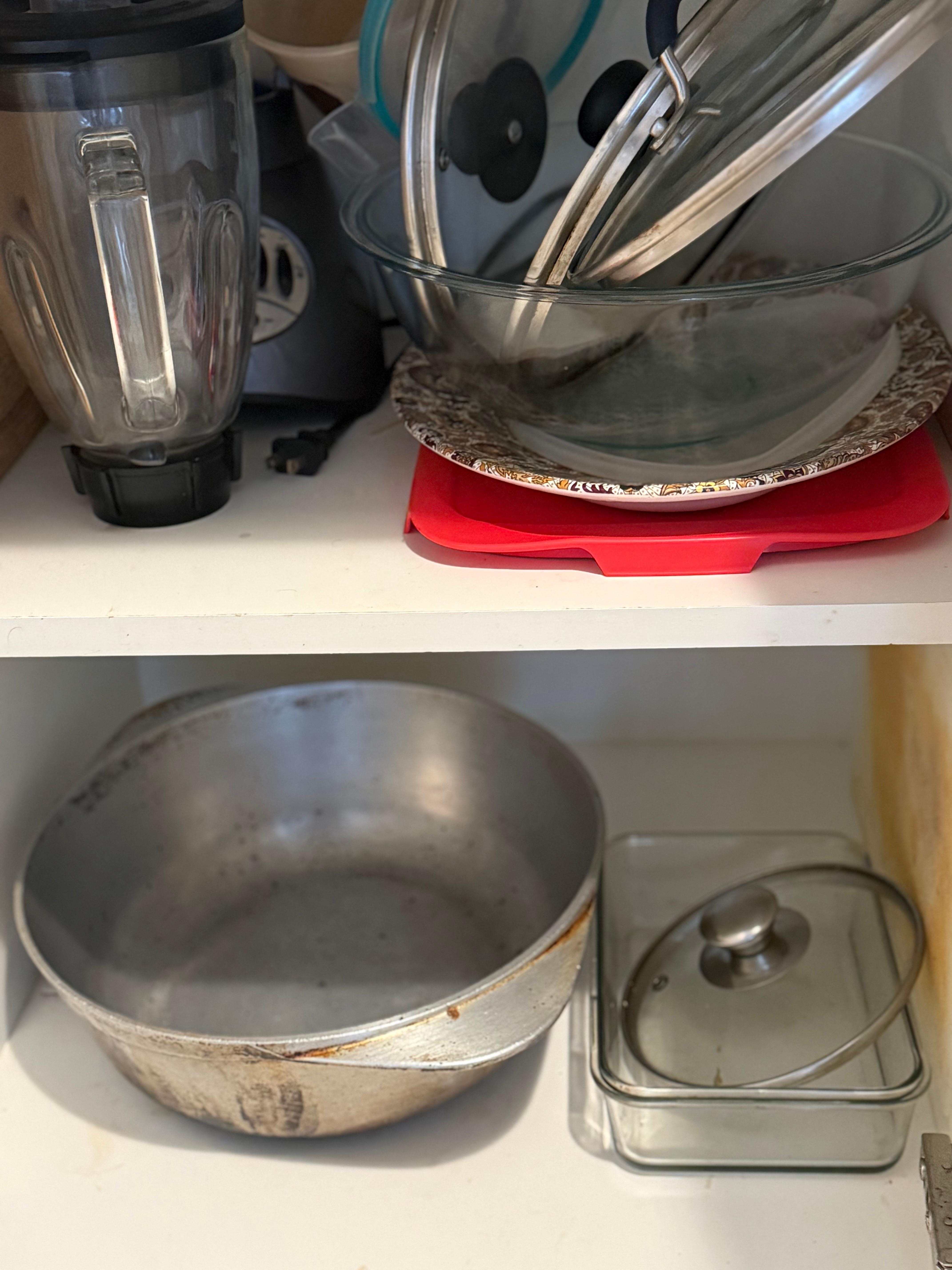 This was what we had to cook with.  Everything dirty and sticky. 1 small frying pan and a caldero. Both dirty!