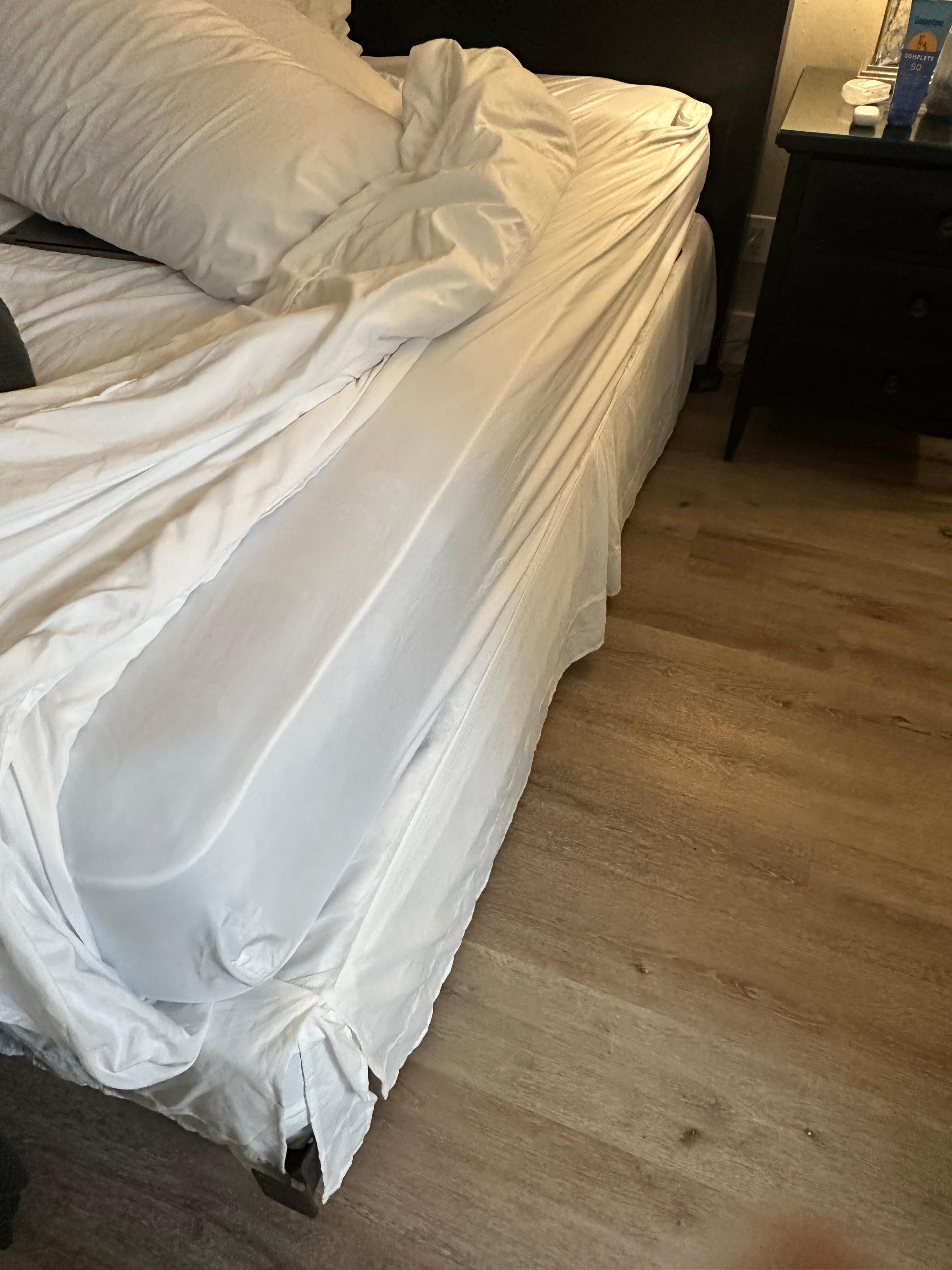 The sheets that are flimsy and don’t fit. 