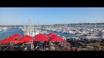 Vue du balcon sur le port