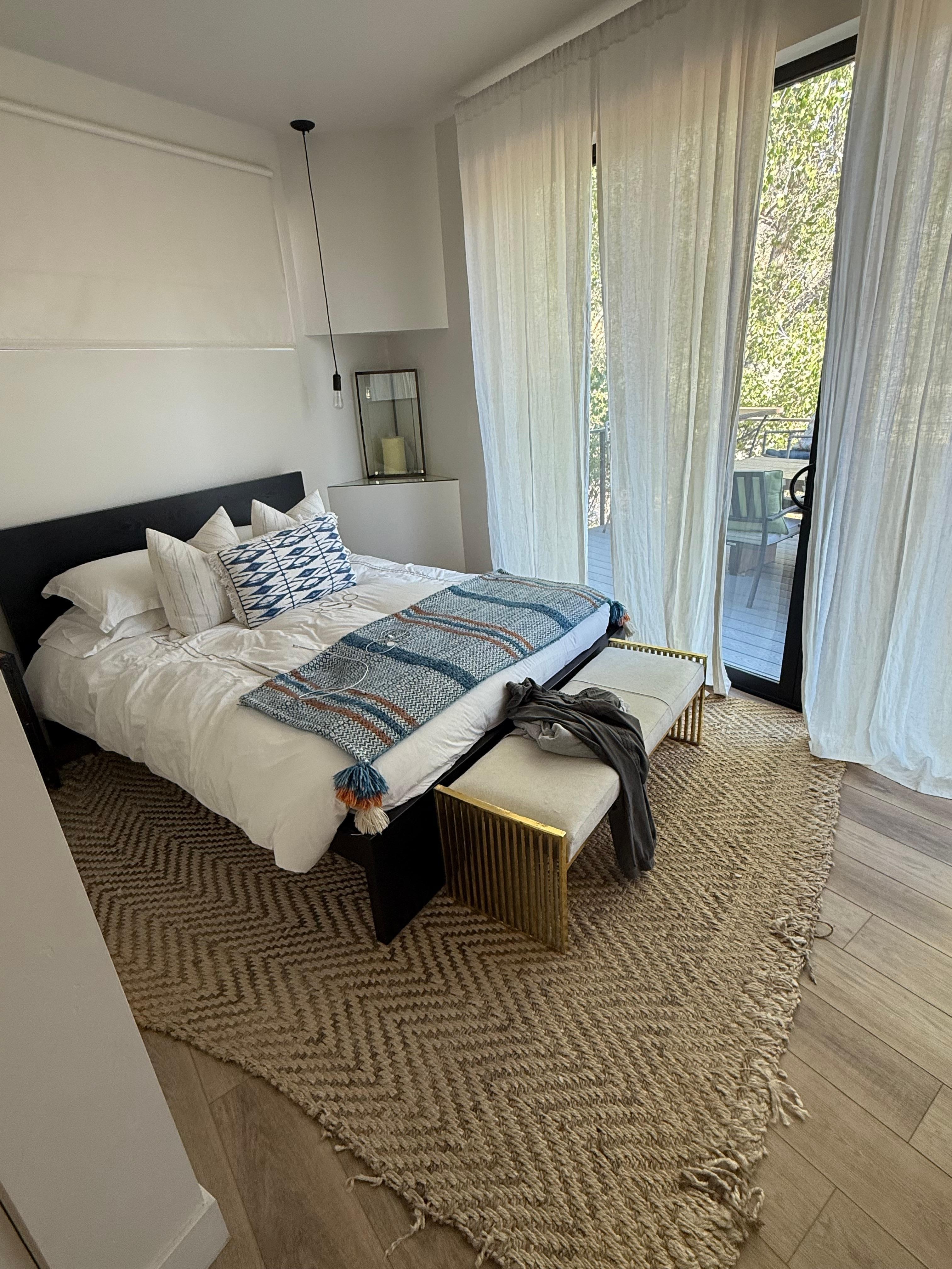 One of the 6 bedrooms!