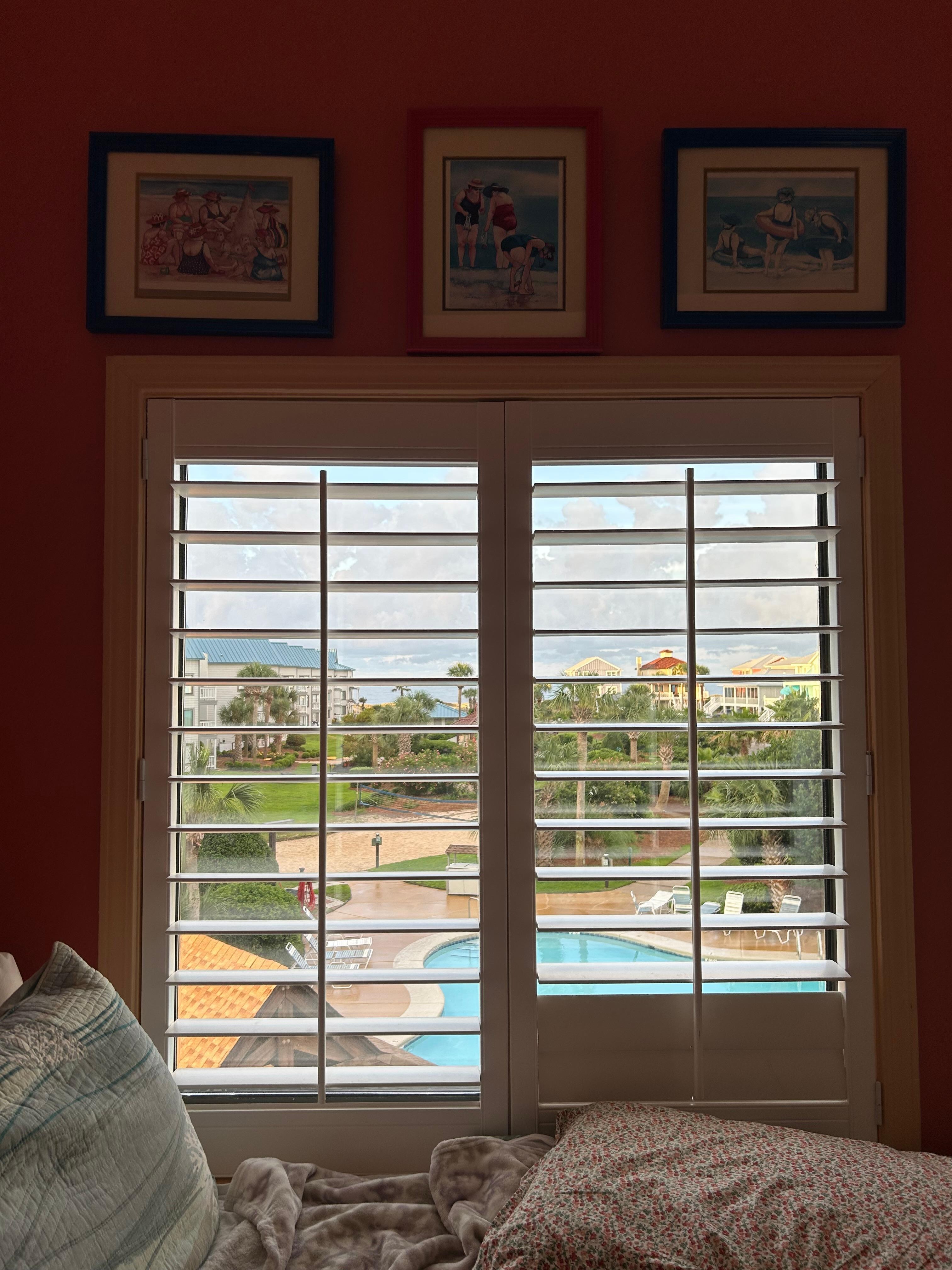 Pool view from the daybed 