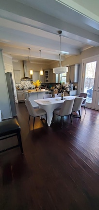 Plenty of room by the kitchen