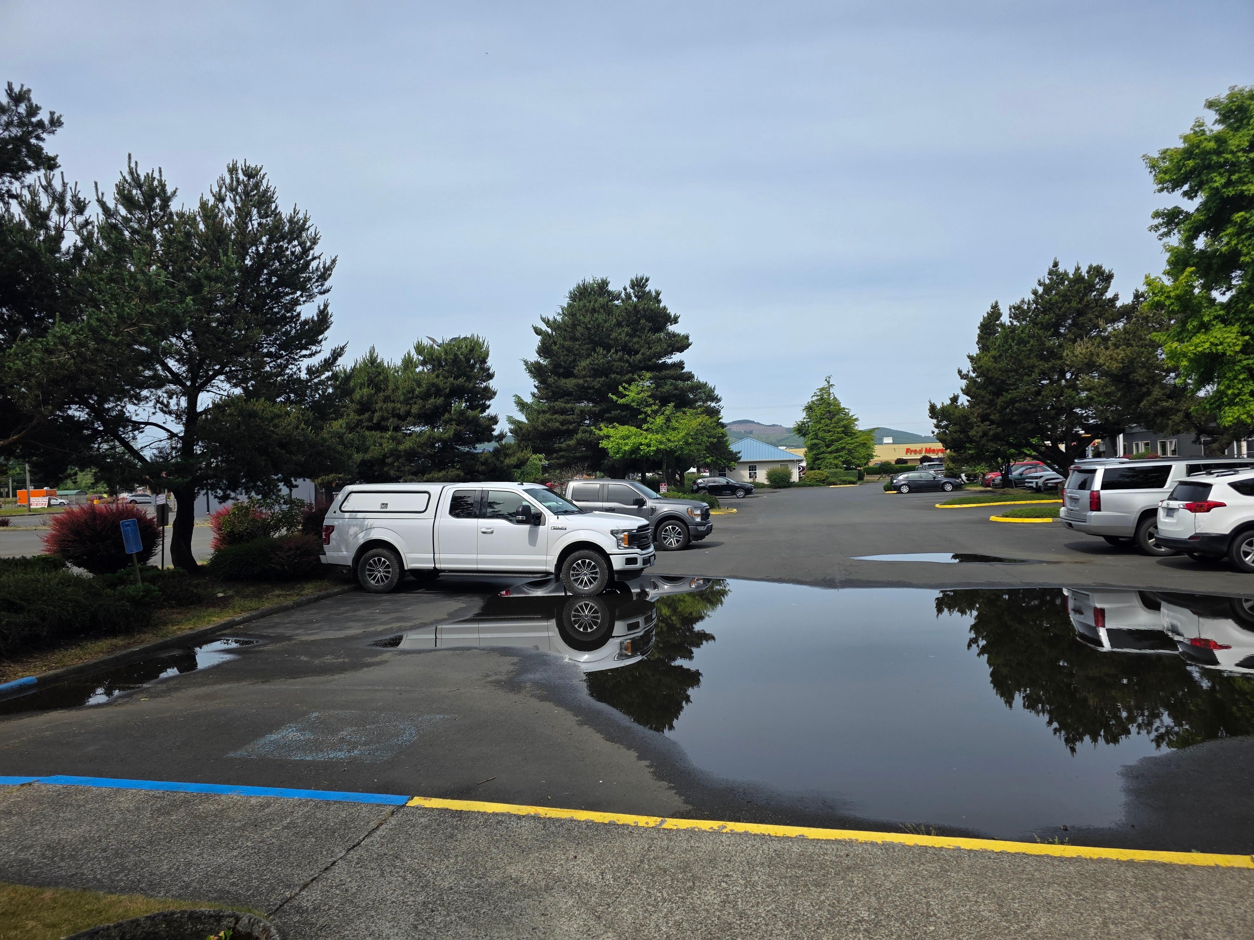 No drainage . Yes it rained as it does on the coast so this should not be where your mobility challenged parking should be