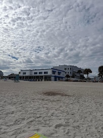 Seaside Amelia Inn behind beach restaurant