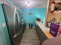 Perfect kitchen with great amenities. Loved the coffee machine.