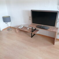 WoZi, Lampe ohne Leuchtmittel, Fernseher, Fernsehuntergestell!?