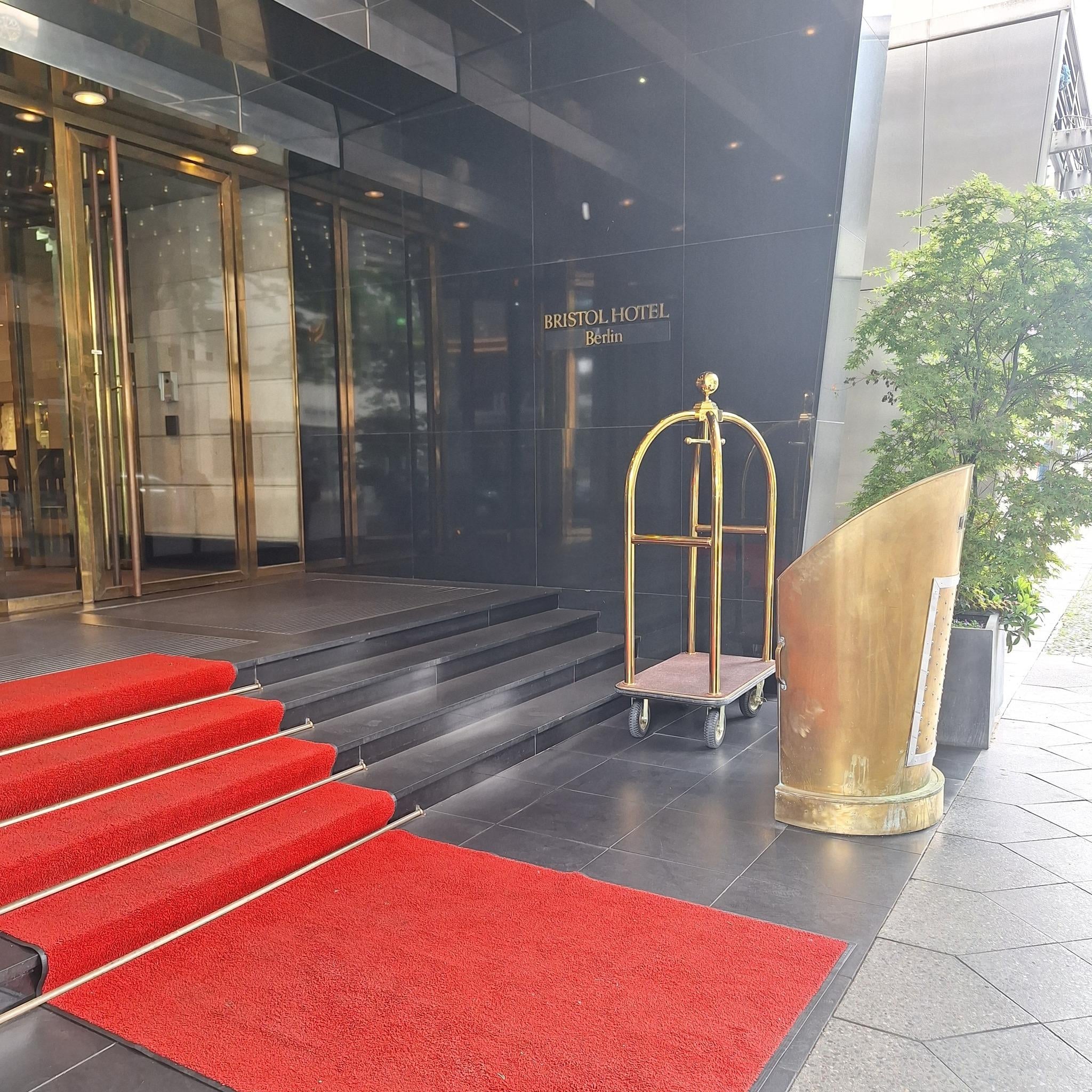 Eingangsbereich und Foyer wirklich sehenswert.
