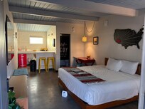 King with kitchenette