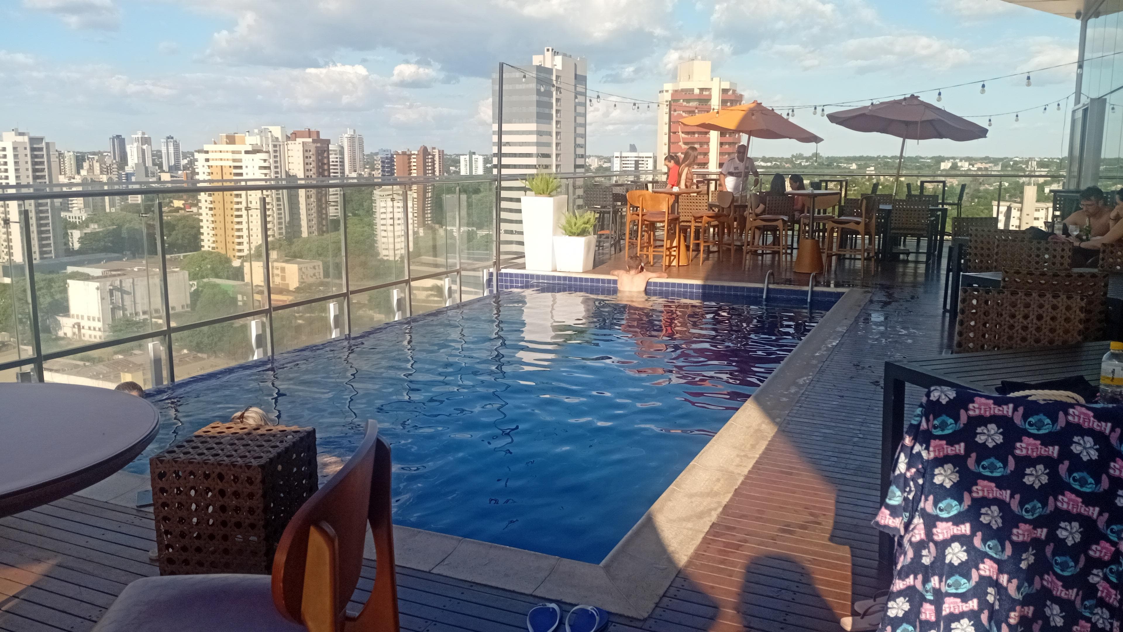 Piso 17 Piscina y Restorante. Excelente la atención. Gracias