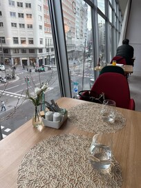 Excelente desayuno dentro del hotel.