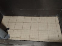 El baño tenía hongos.