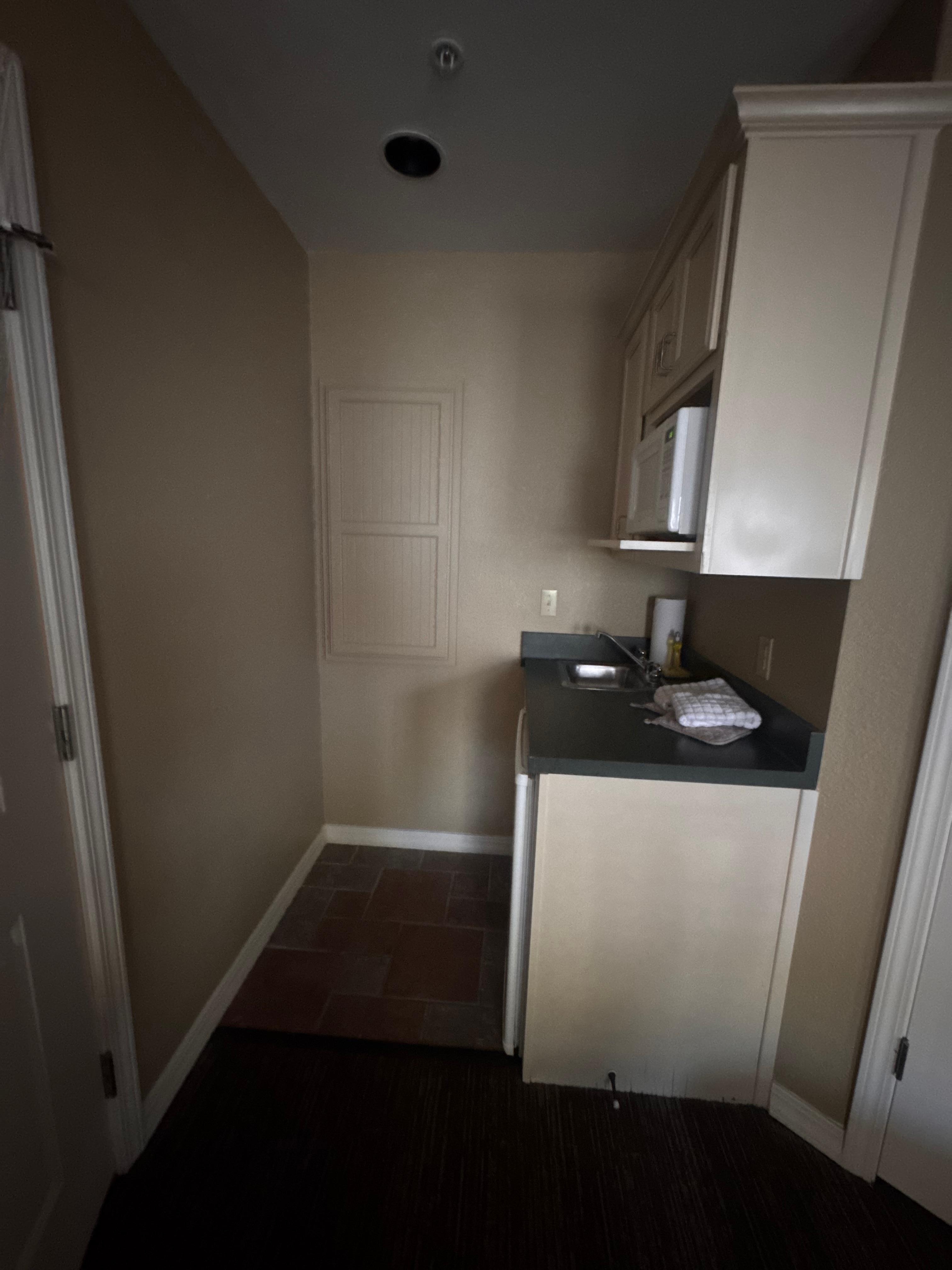 โSecond bedroomโ which is essentially a separate suite with mini fridge sink and microwave. NO THERMOSTAT. term controlled by main unit.