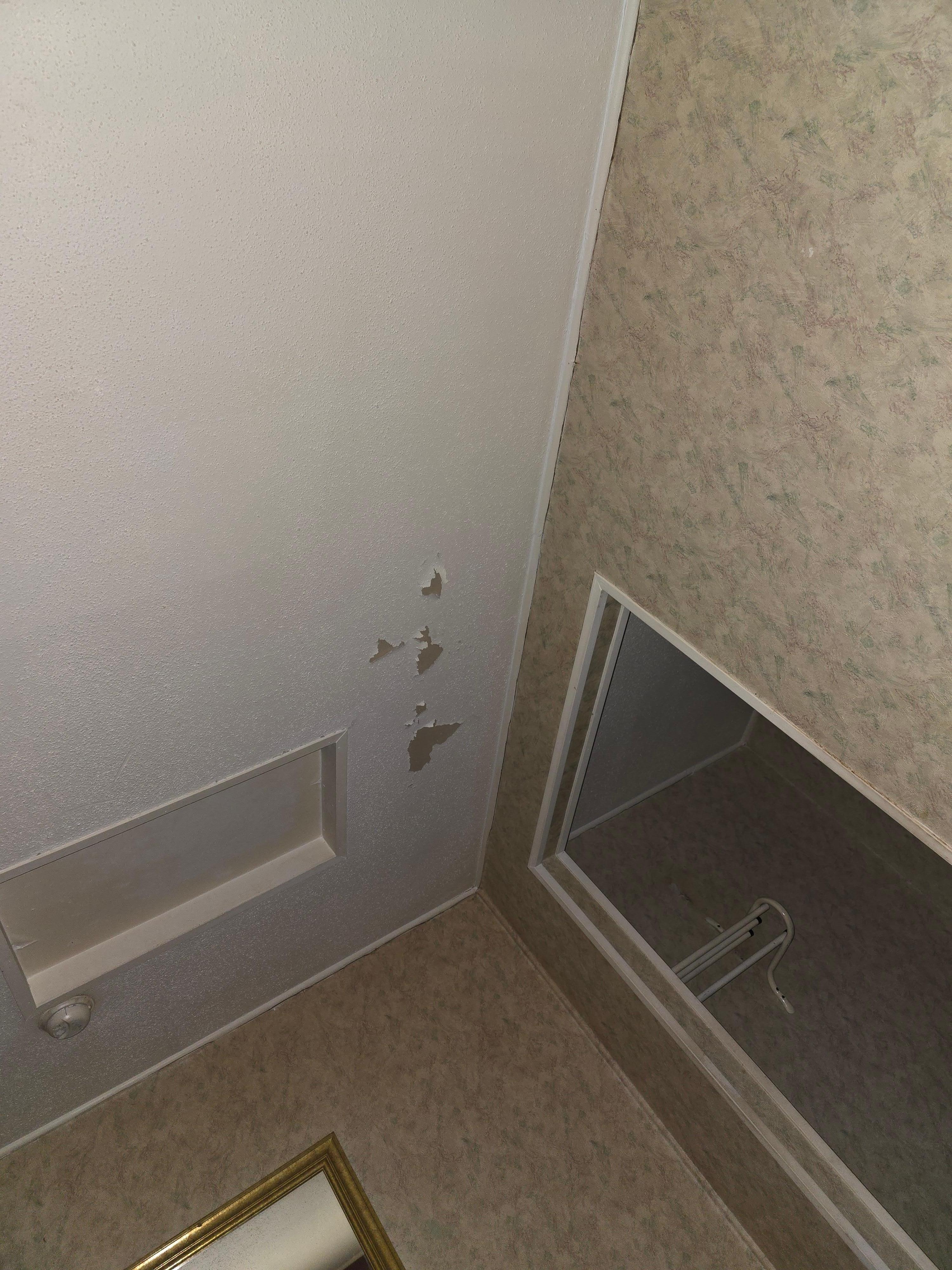 The ceiling with peeling paint