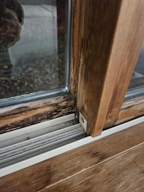 Window with breeze from room 1