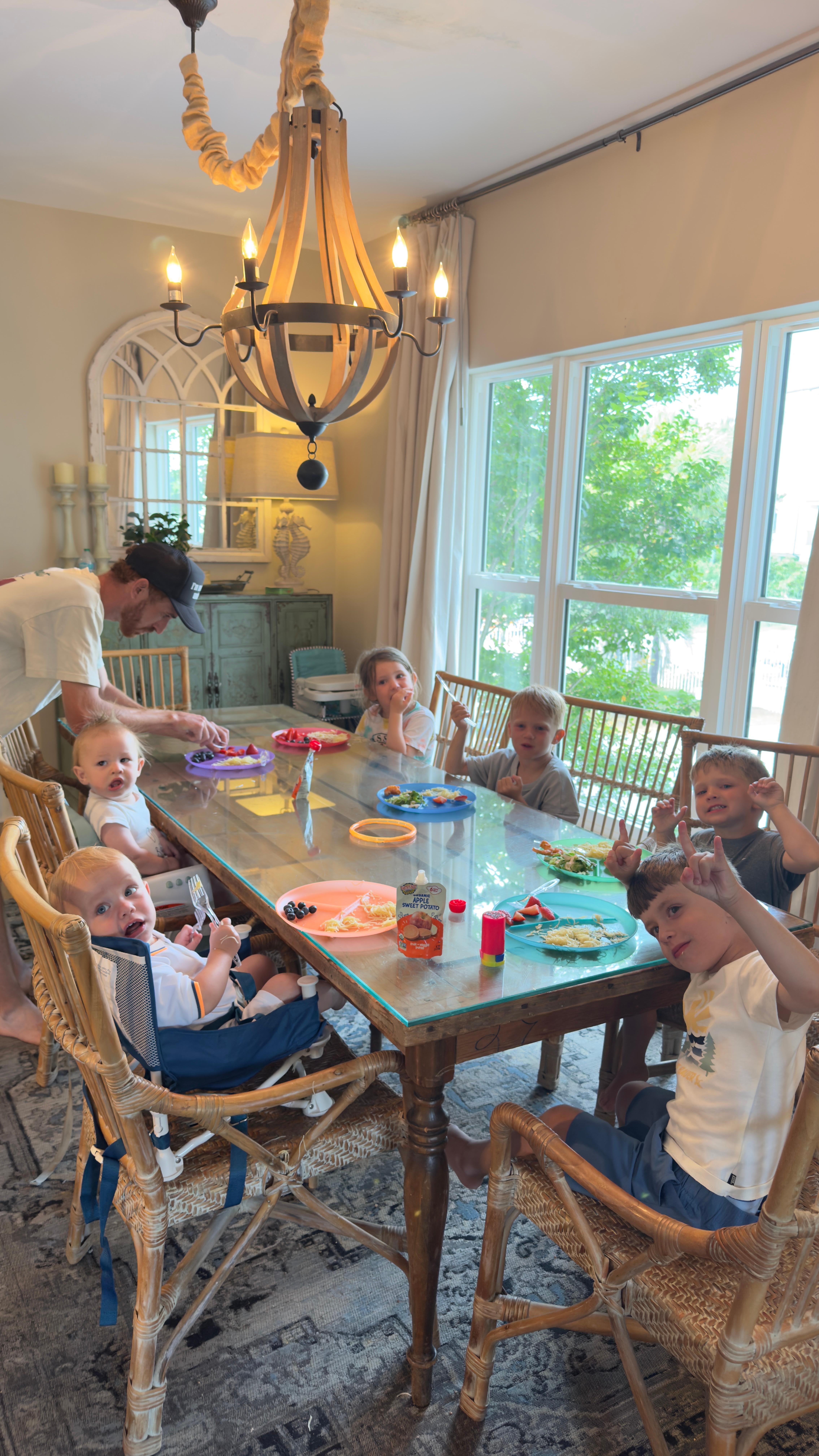 Large dinner table to feed 6 kiddos 