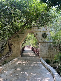 Walk to the beach, pool, breakfast/lunch.