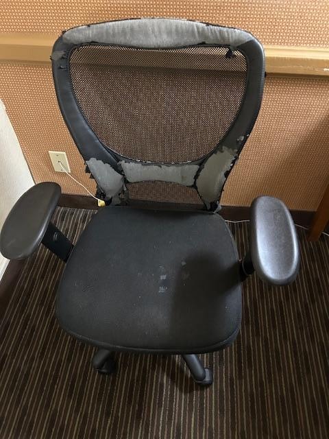 Foto da cadeira que tinha no quarto.