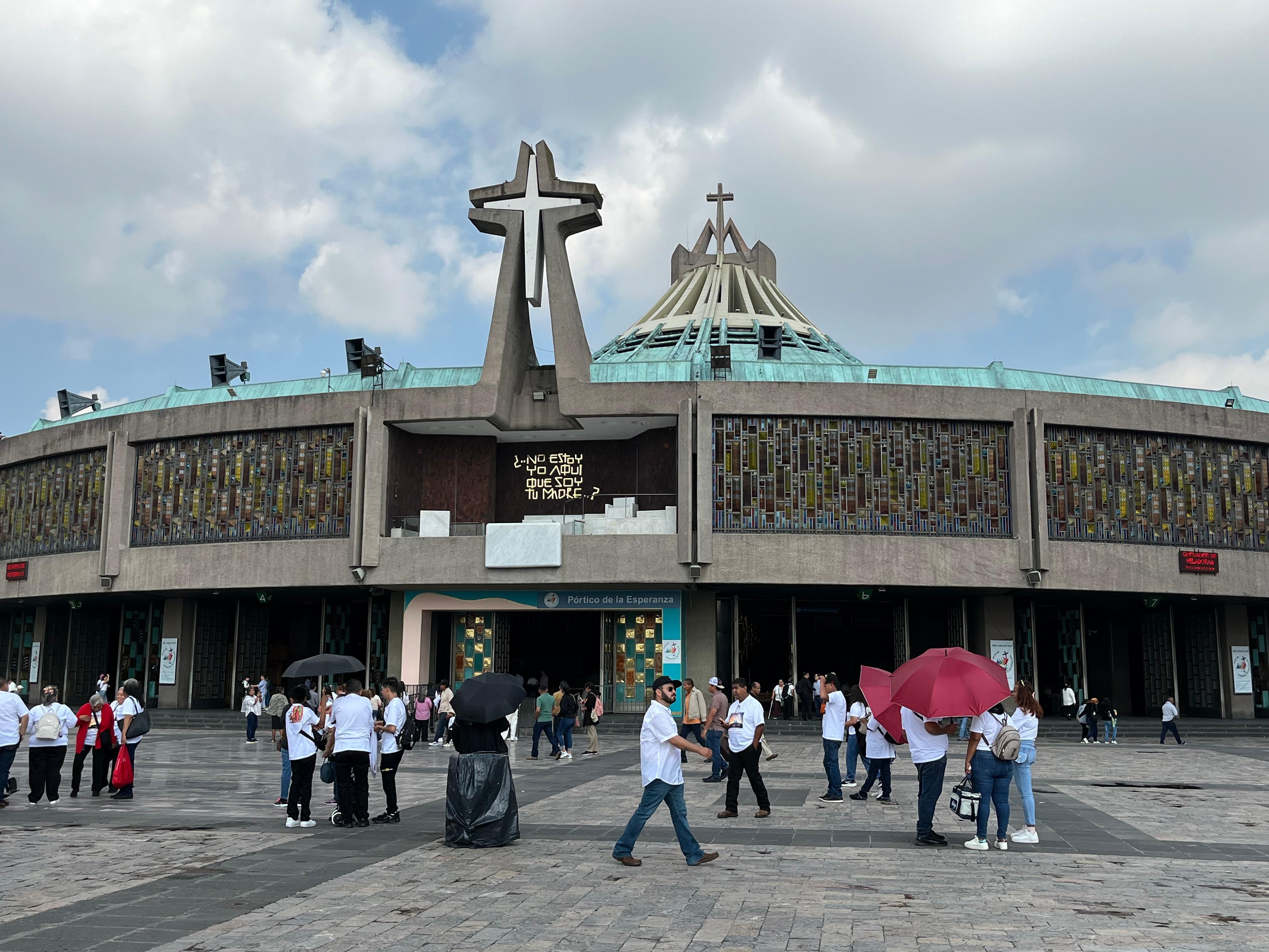 Basilica de Guadalupe , 25 minutes from ROBLE HOTEL taking the subway