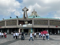 Basilica de Guadalupe , 25 minutes from ROBLE HOTEL taking the subway