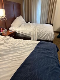 Unmade beds no sheet change in 9 days