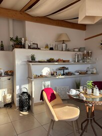 Breakfast area