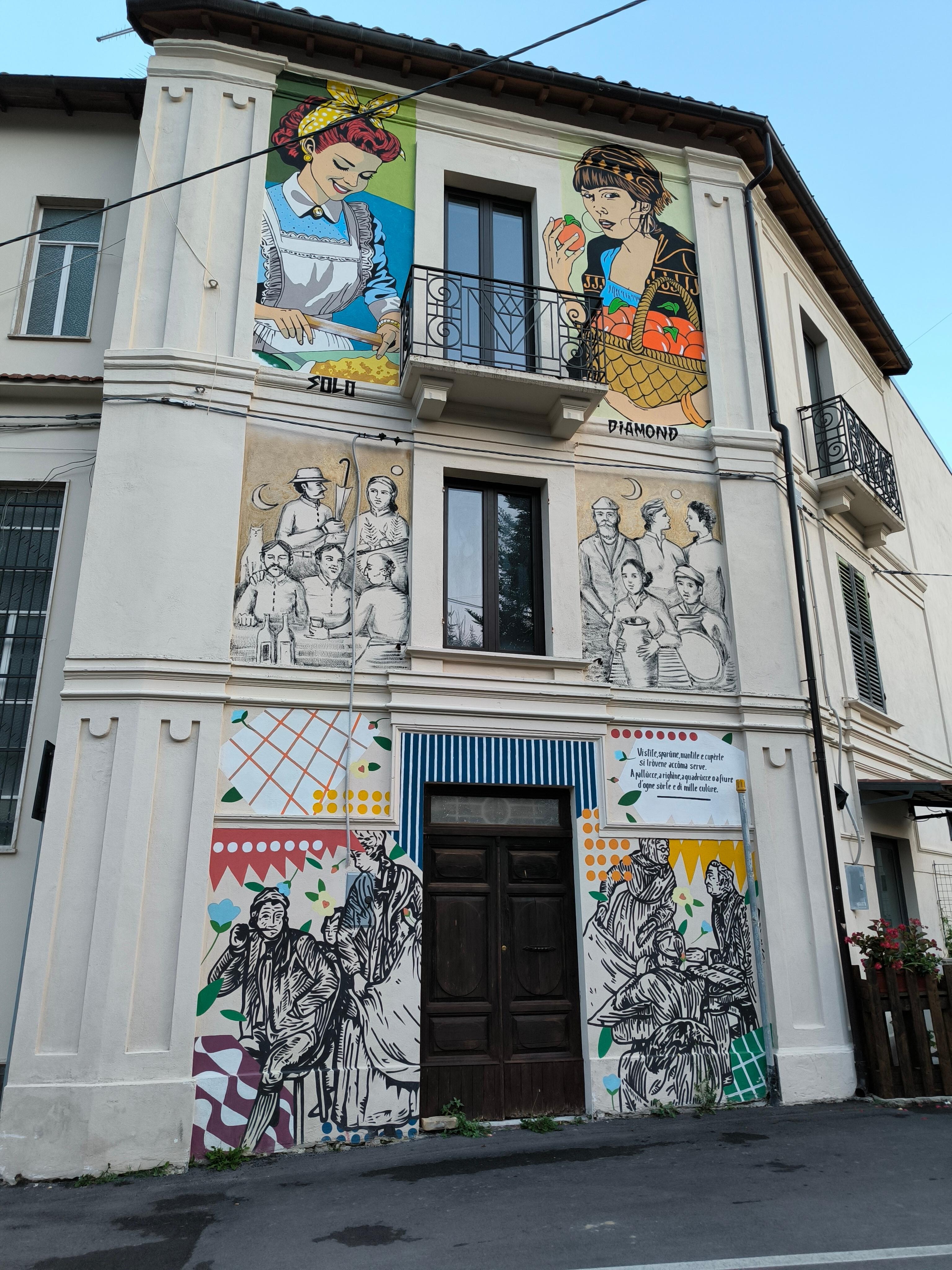 Bisenti, Stadt mit bemalten Häusern 