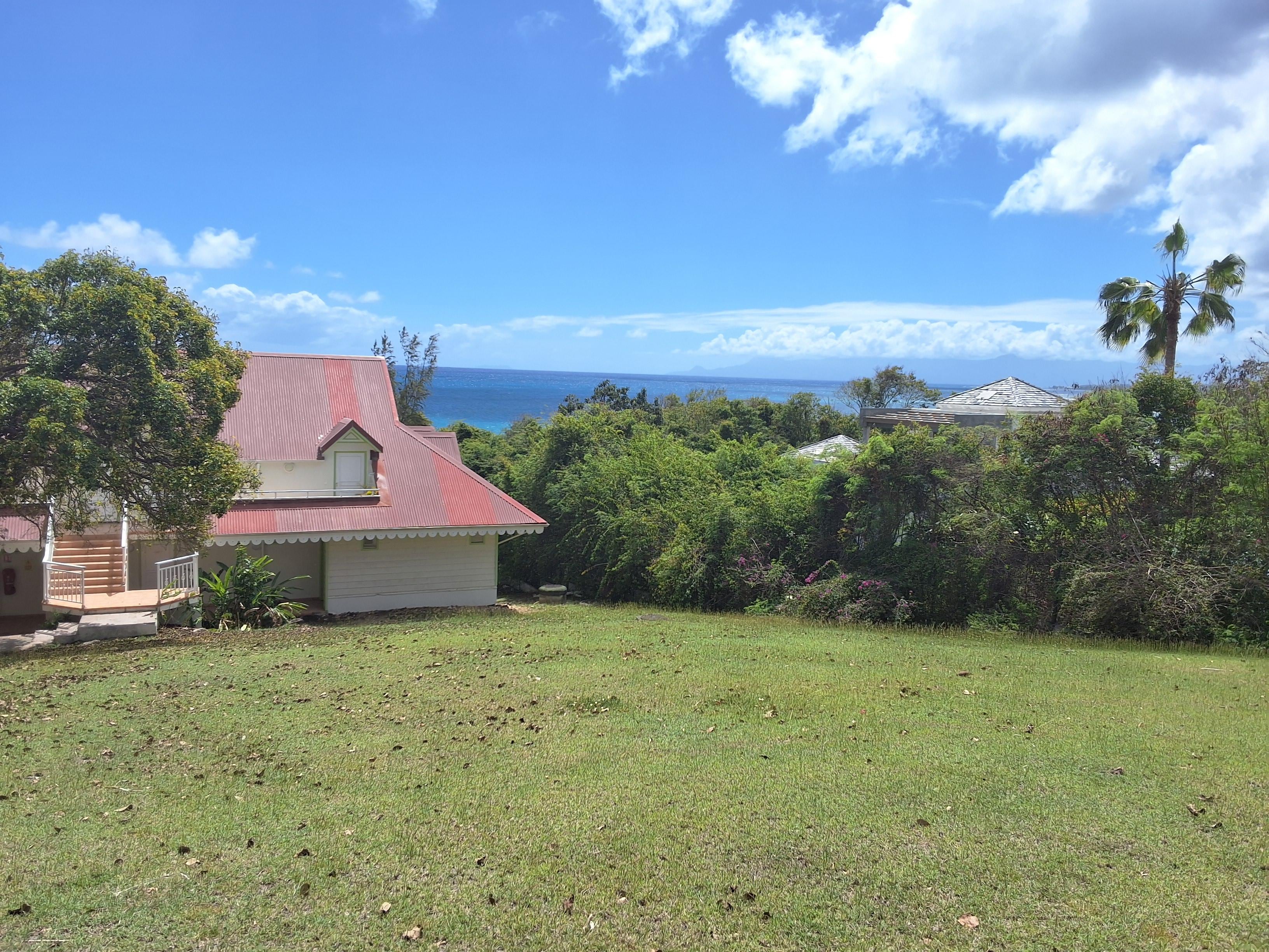 Vue de la mer, le Margousier.