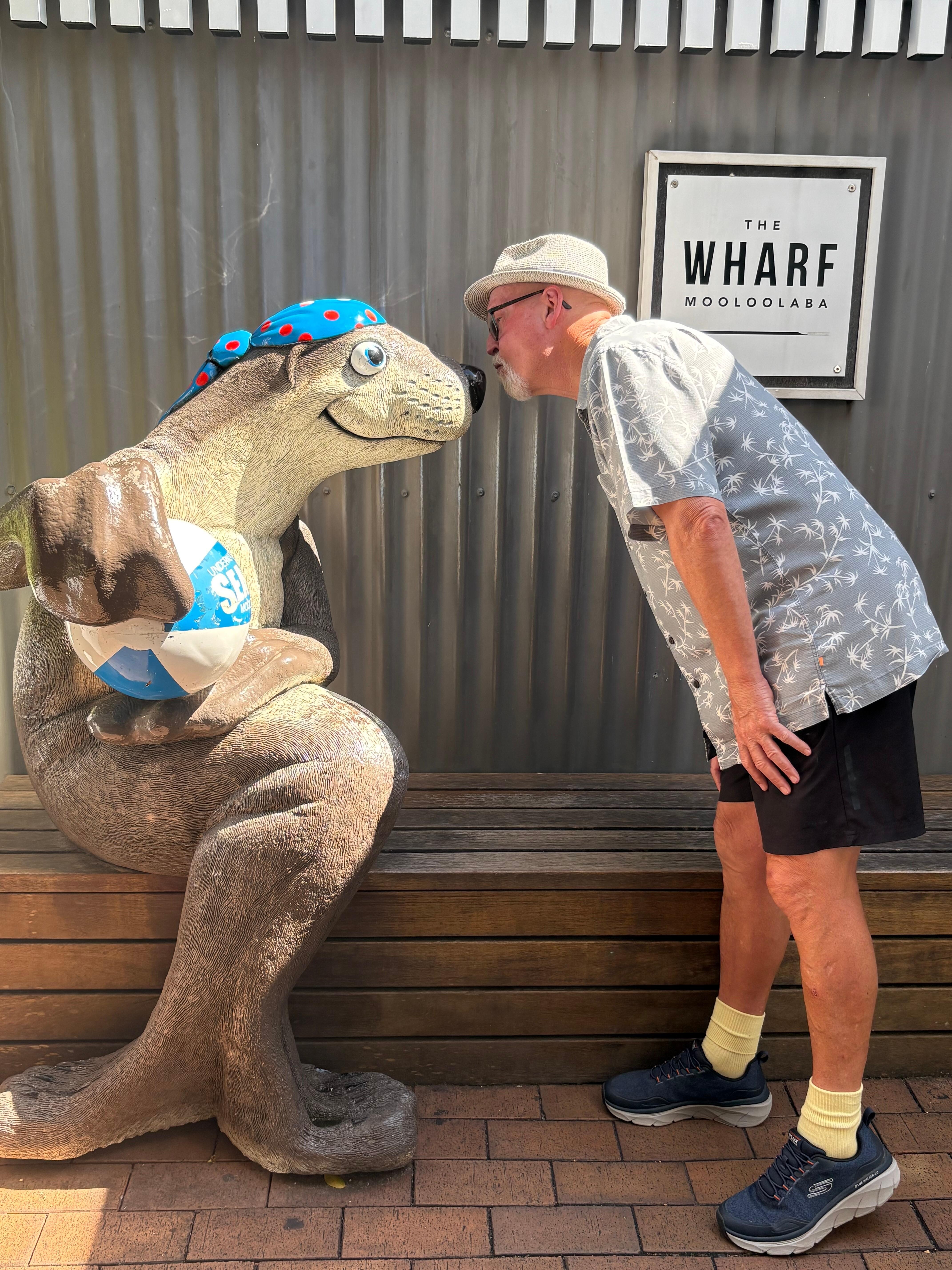 Cafe’s and restaurants so close. Rick’s for pastries, Beach St Deli for best breaky, Rice Boi and Flo’s at The Wharf. Butcher in Cotton Tree world class!