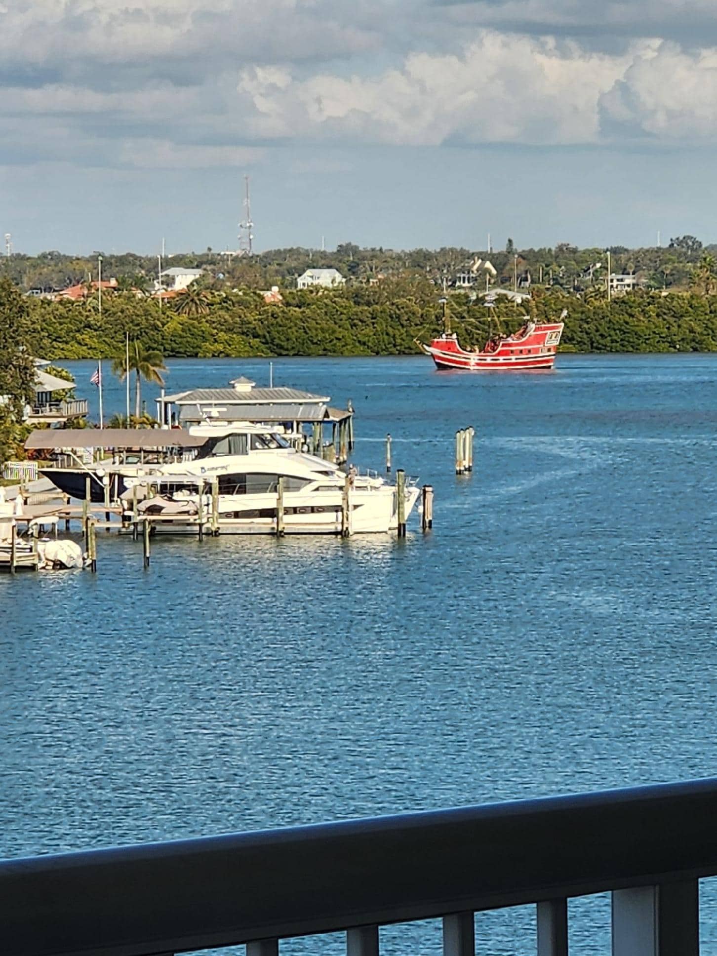 Lots of cool boats come in and out of the bay and you see them from the patio 