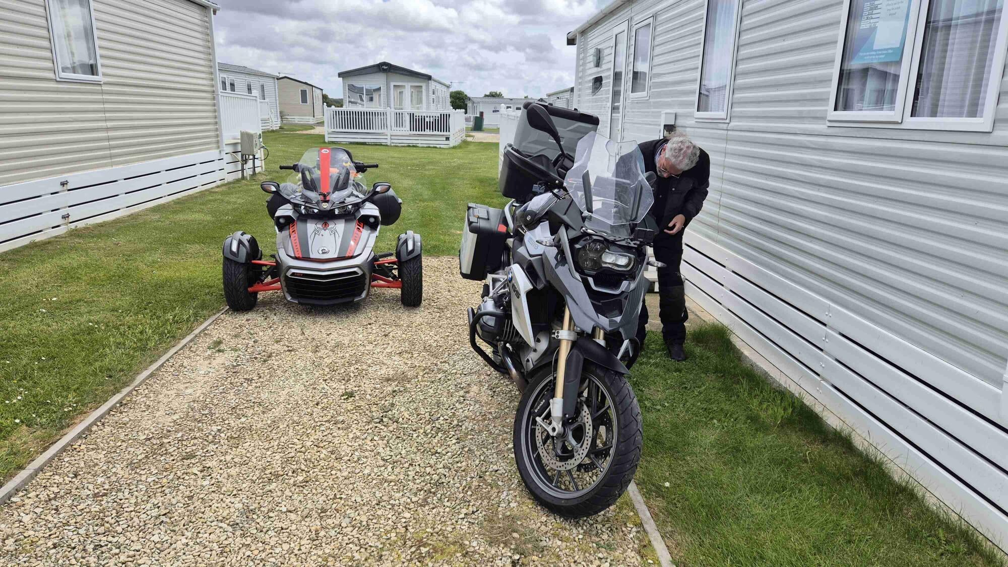 Parkplatz vor dem Caravan